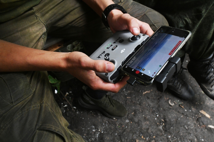 Операторы БПЛА активно сбивают дроны противника. По некоторым данным, 25% сбитой техники приходится на них