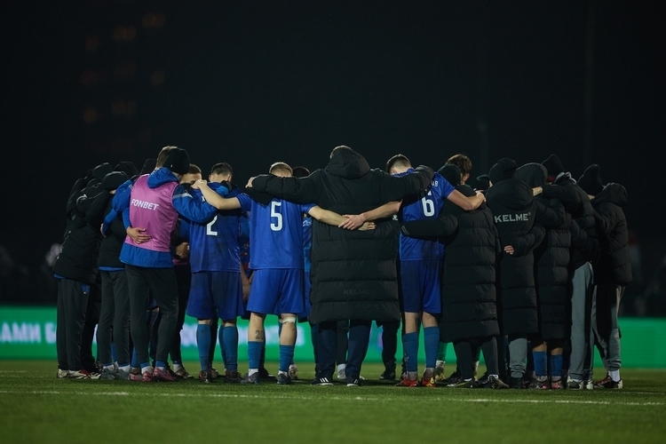 «Попросил не снимать, когда футболисты собираются в круг»