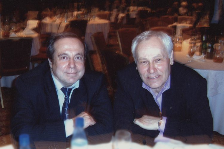 Владимир Бузницкий с Эдуардом Соркиным (слева). Сегодня он возглавляет казанский филиал туполевского КБ