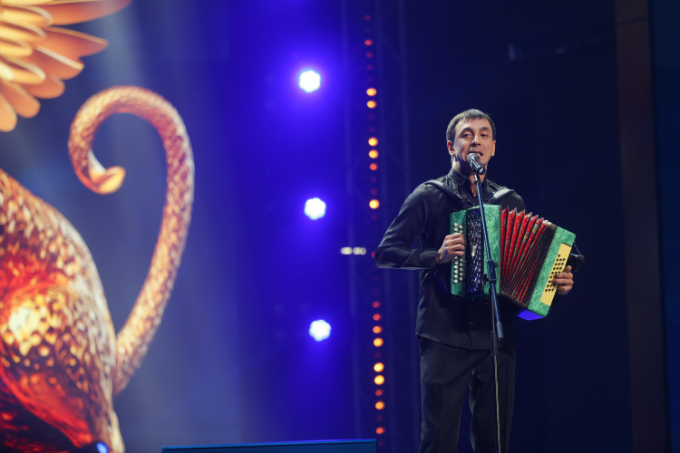 Рустем Асадуллин — исполнитель главного татарского хита прошлого года «Яшьлегем»