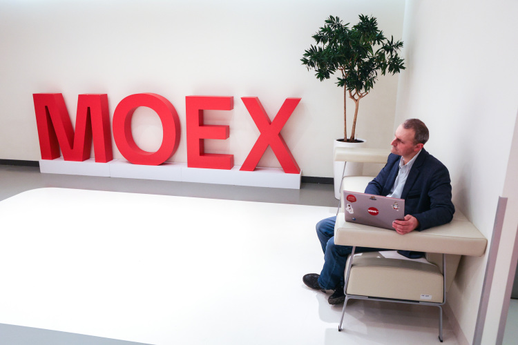 По информации Московской биржи, обыкновенные акции «Башнефти» 10 декабря торгуются около 1 480 рублей, привилегированные — 889 рублей за одну бумагу