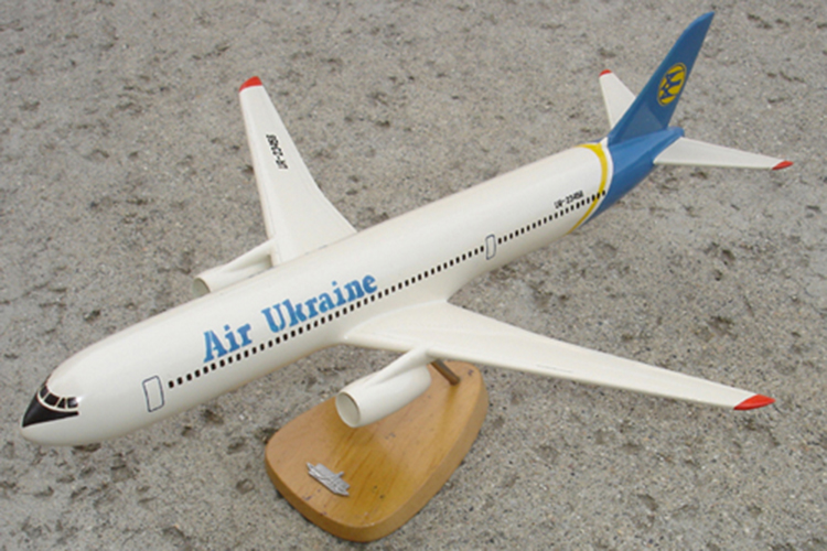 Проект Ан-218 так и не состоялся, сегодня мы можем судить о нем только по рисункам и таким моделям