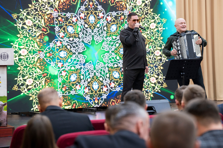 Незабываемым финалом конкурса стало выступление народного артиста республик Татарстан и Башкортостан Салавата Фатхетдинова