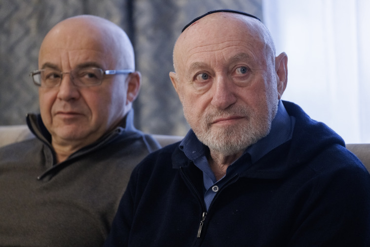 Эдуард Туманский &mdash; бессменный руководитель клезмерского ансамбля «Симха» (визитной карточки местной еврейской общины)