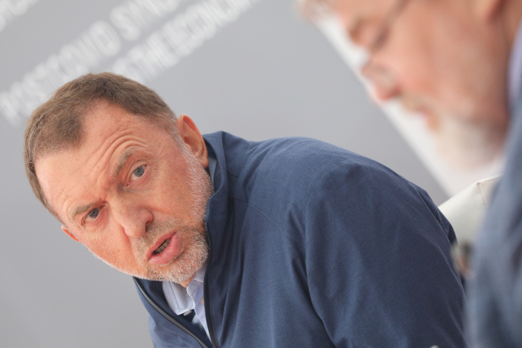 Олег Дерипаска раскритиковал давление на частный бизнес в сфере искусственного интеллекта