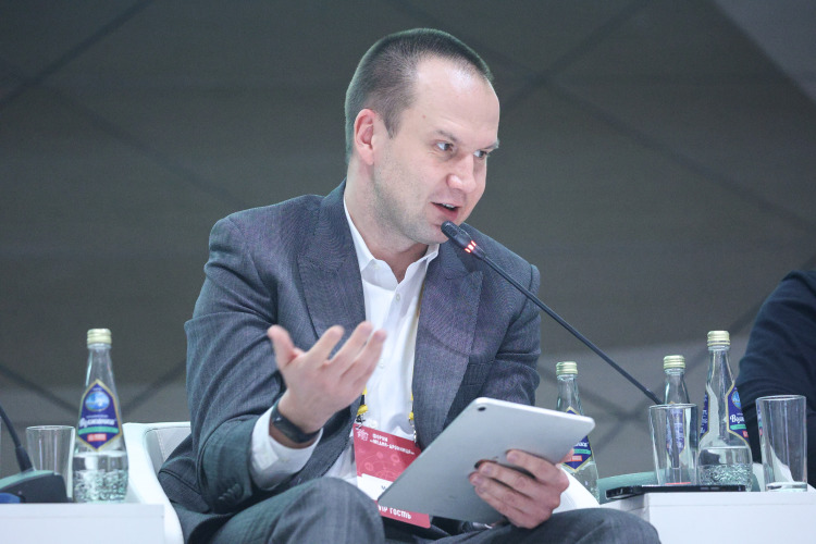 У новых владельцев URА.RU возникли серьезные вопросы к главе редколлегии Михаилу Вьюгину. Ему ежегодно выплачивали премии по 30-35 млн рублей, кроме этого, с начала СВО он отдыхал в ЕС и странах НАТО 113 раз