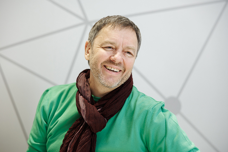 «Новогоднее шоу, как наше, стоит от 60 миллионов с регулярным ростом бюджета. Шоу нужно создать, придумать, выносить &mdash; это и музыка, и сценарий, и кастинг, и проработка фонов и костюмов»