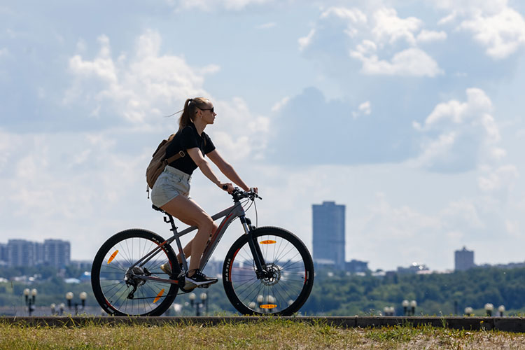 «Как Альберт Иршатович правильно сказал, один из проектов &mdash; это веломаршрут. Огромное количество студентов, которые передвигаются в городе, явно будут активно пользоваться такой инфраструктурой»