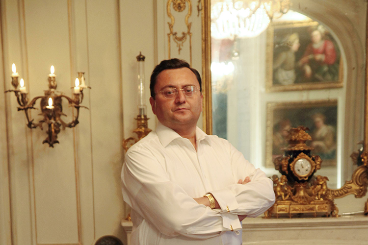 Семин, судя по всему, начал готовиться к продаже компании ТЦ «Алтын» еще в 2024 году. Именно тогда с баланса компании на счета Семина было переведено 240 млн рублей с назначением платежа «выкуп акций у собственника»