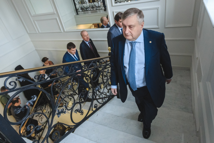 Чистый убыток компании, управляющей акциями республиканских гигантов, составил 22 млрд рублей при выручке в 268 миллионов