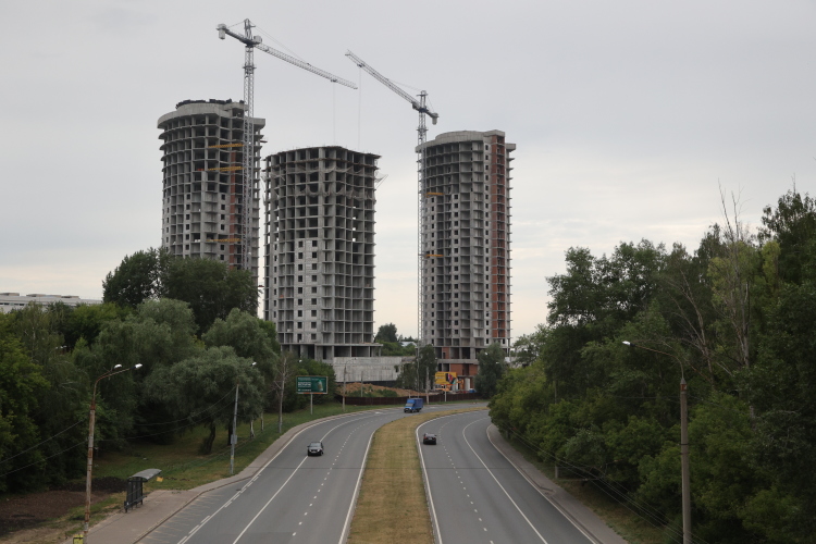 Еще один нерезидент Татарстана &mdash; строительный магнат из Марий-Эл Михаил Левит ведет несколько проектов в республике. Один из них &mdash; это ЖК «Авалон Сити» на Танковом кольце в Казани