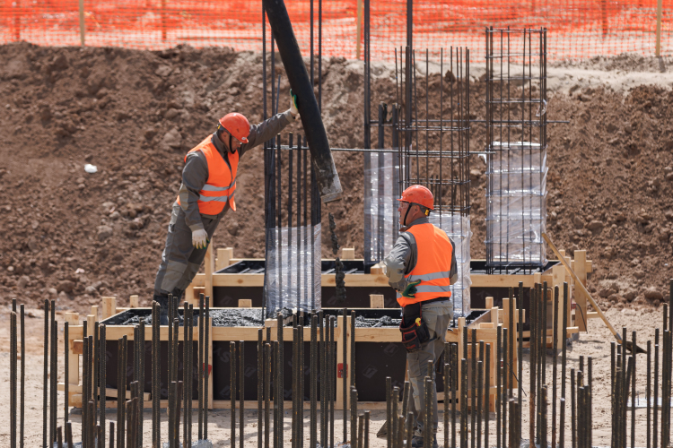 Стоимость строительства с 2020 по 2025 год выросла на 83,9%. Причем наибольший прирост себестоимости дает обязательство строить социальную инфраструктуру