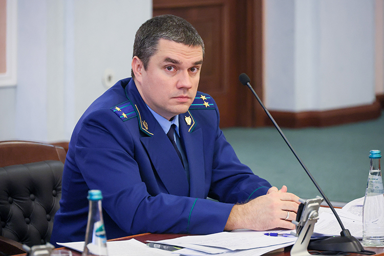 Прокурор выступил за возврат Лурье денег, отданных в процессе сделки, которые надо взыскать с Долиной. При этом квартира должна остаться в собственности певицы