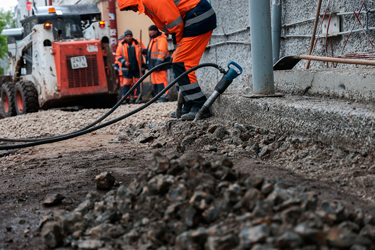Главная задача &mdash; сохранить уже построенные дороги, а это непросто в условиях строительства федеральных трасс: пришлось задействовать почти 800 км региональных дорог, что сказалось на их состоянии