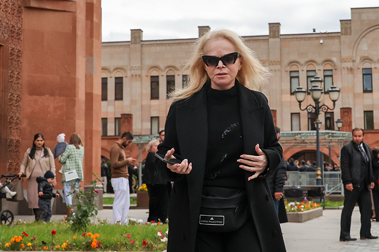 Долина прошла комплексную амбулаторную судебную психолого-психиатрическую экспертизу, которая установила, что перед продажей квартиры артистка не страдала каким-либо психическим расстройством