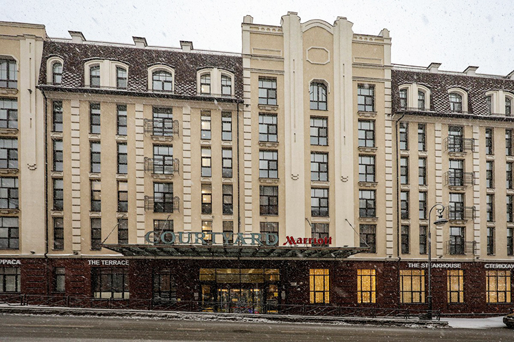 5 декабря 2025 года ООО «Русинн», принадлежащее новокузнецкому бизнесмену Александру Говору, окончательно оформило в собственность 6-этажное здание площадью 7 тыс. кв. м и земельный участок площадью 1,8 тыс. кв. метров