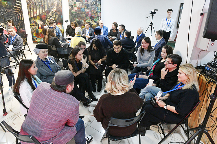 Отмечали, что у татар нет бренда мирового уровня, а Сабантуй остается скорее локальным явлением