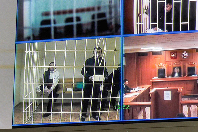 Свою позицию бывший мэр Рамиль Муллин огласил по видеосвязи сегодня прямо из-за решетки чистопольского СИЗО