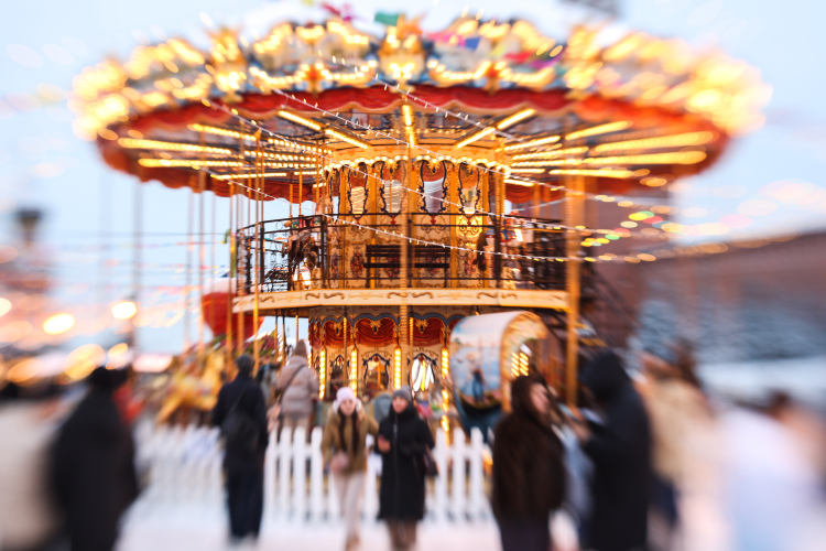 «Каникулы рассчитаны на состоятельных людей, которые поедут в теплые края и на лыжные курорты…»