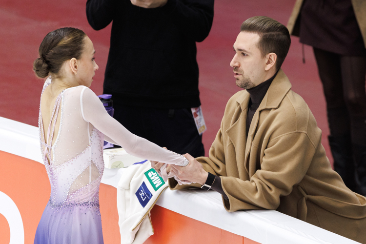 Дина готовила к чемпионату четверной прыжок (на фото с Даниилом Глейхенгаузом)