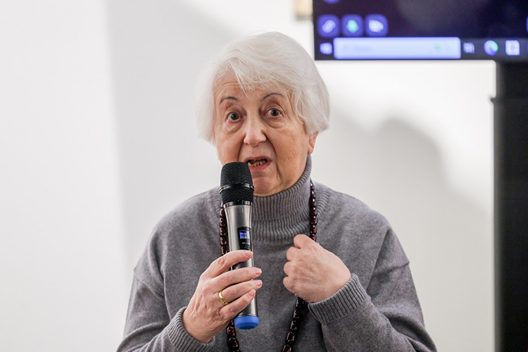 Зоя Касаткина считает более важным то, чтобы эти работы чаще были доступны широкому кругу зрителей