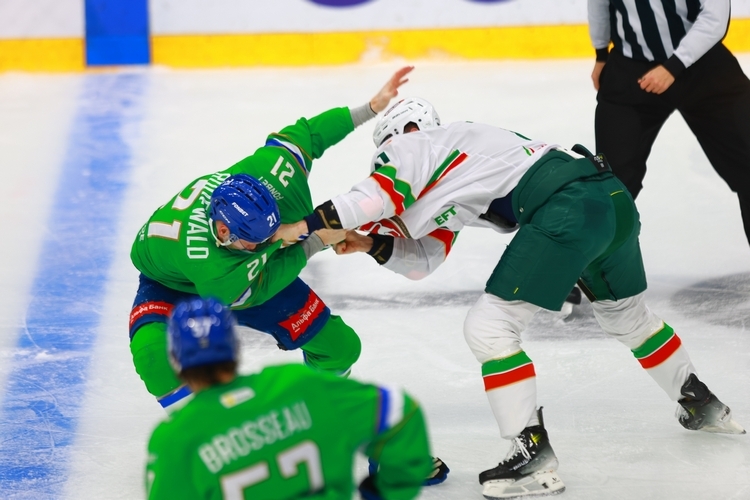 Во втором уже произошла полноценная, но короткая драка между Джеком Родуолдом и Никитой Лямкиным