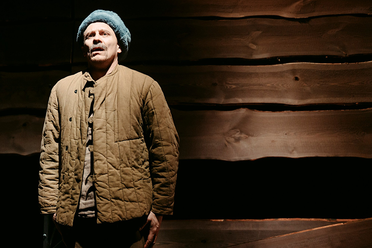 На главную роль, шофера и ветерана Великой Отечественной Андрея Соколова Заббаров позвал Эмиля Талипова