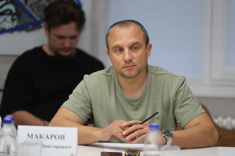 Алексей Макаров: «Если раньше машину можно было провести по договору купли-продажи, то сейчас уже требуют полное оформление, вплоть до техосмотра. У меня почему-то есть такое подозрение, что кто-то хочет за счет этих чеков с гуманитарки произвести потом возврат»