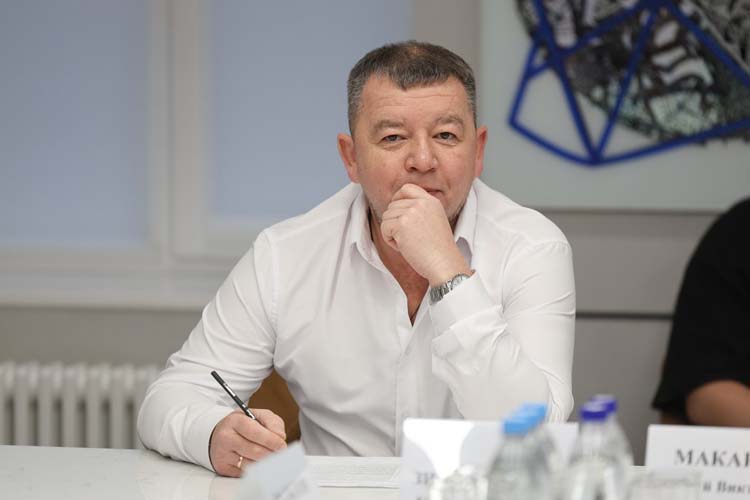 Ильнар Зиннатуллин: «Следует отметить, что частные медицинские клиники оказывали помощь с оборудованием. В частности, помогли со смотровым оборудованием и стоматологическим. Но это единичные случаи, которые не закрывают запросы в зоне СВО»