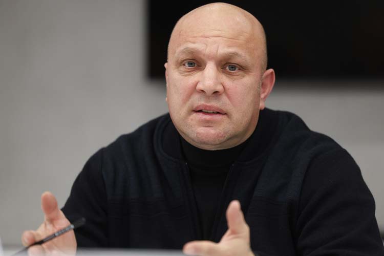 Ришат Сафиуллин: «Потребность такова, что нужны еще и еще. И что уж греха таить, цены, сами знаете, с каждым днем растут. Я бы даже сказал, что не с каждым днем, а с каждым часом»