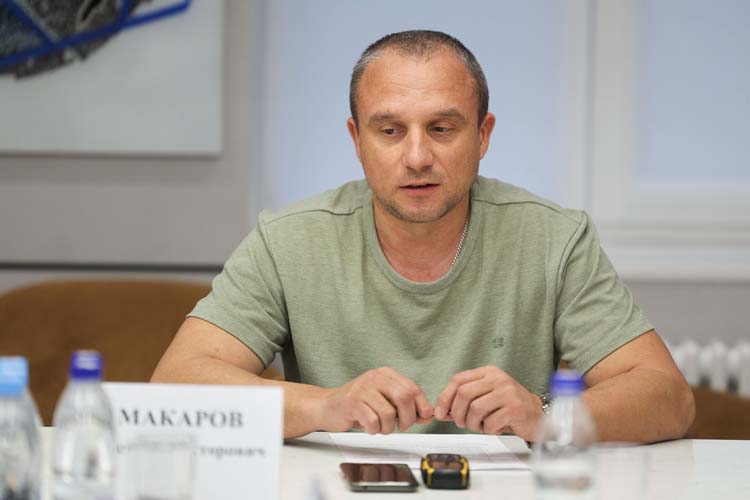 Алексей Макаров: «Когда на бумажке подпишется вот этот меморандум &mdash; ничего же в одночасье не закончится по щелчку пальцев. По опыту своего деда, что войну прошел, могу сказать, что он до 1948 года еще бегал по лесам и зачищал все. Соответственно и нам нельзя даже с миром прекращать свою волонтерскую деятельность»