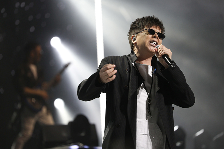 Грей заявил, что сегодня он не будет исполнять «Туган як», так как для этого требуется «особая подготовка», и вместо этого пообещал исполнить собственные песни. И со смехом добавил: «Лучше петь свои собственные песни»