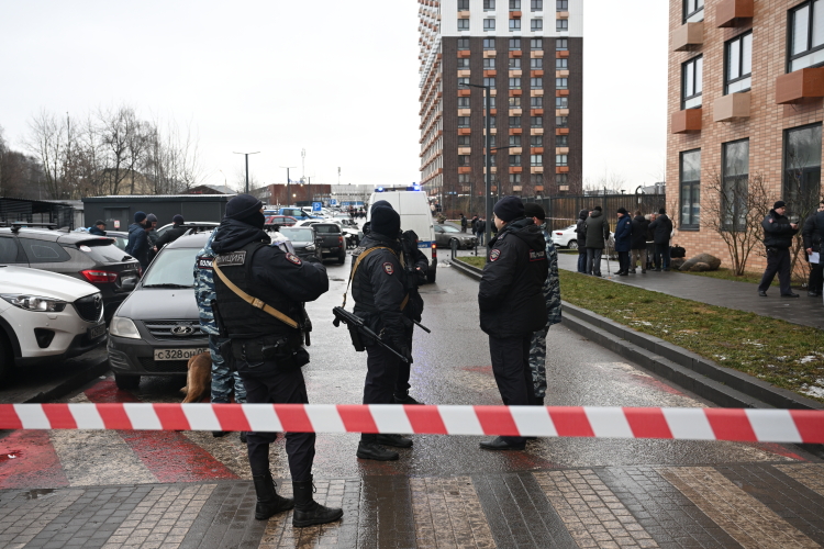 Источники в правоохранительных органах подтверждают, что мощность взрывного устройства в тротиловом эквиваленте могла составлять около 300 граммов