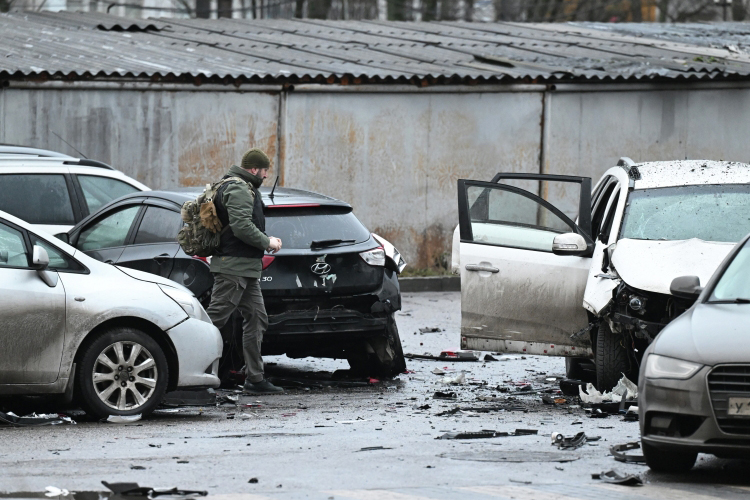 По данным следственного комитета, причиной взрыва на юге Москвы стало взрывное устройство, установленное под днищем машины