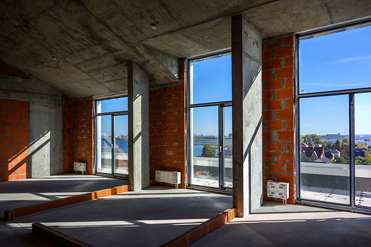 Бизнес-класс «Авторы» вовсю заполняет и противоположное «крыло» микрорайона &mdash; со стороны улиц Адмиралтейской и Урицкого