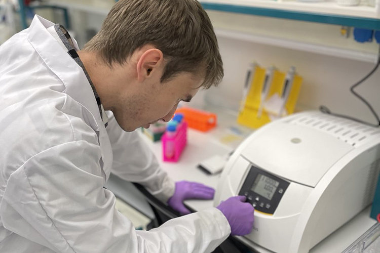 «По временным затратам от выделения штамма до его использования проходит 5-6 лет, мы же сократили этот срок практически до трех»