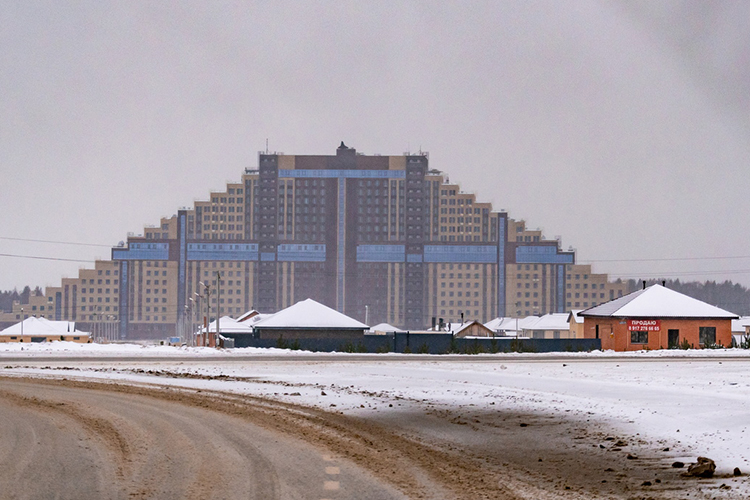 «Мы хотим построить между «пирамидой» (штаб-квартира образовательного центра «Алабуга Политех») и особой зоной (ОЭЗ) мощный район на 50 тысяч жителей»