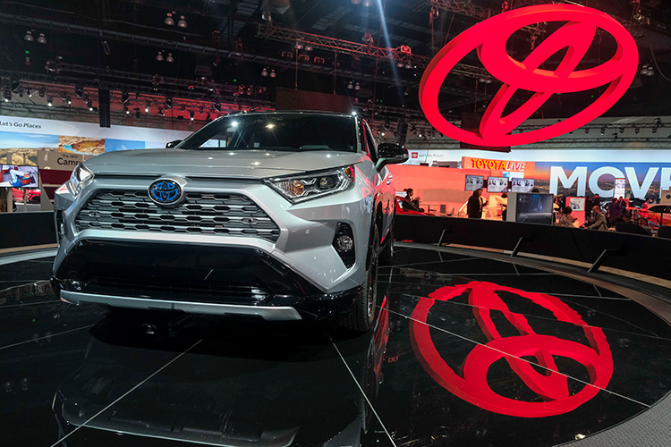 «Взять Toyota RAV4 &mdash; утильсбор был 4 тысячи рублей, а сейчас будет 1,7 миллиона. Это как?»