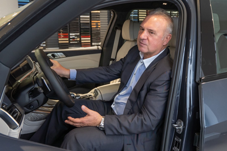 «Вячеслав Викторович [Зубарев] &mdash; абсолютный профессионал своего дела, очень опытный, выдержанный. Это человек бизнеса, у которого мы в том числе многому научились»