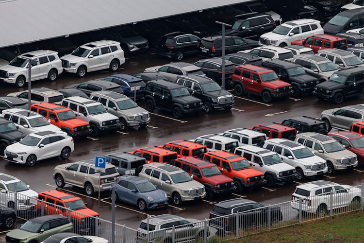 «Если с любым брендом на подписание контракта уходит в среднем до года, с китайцами у меня был рекорд, когда подписали контракт за месяц»