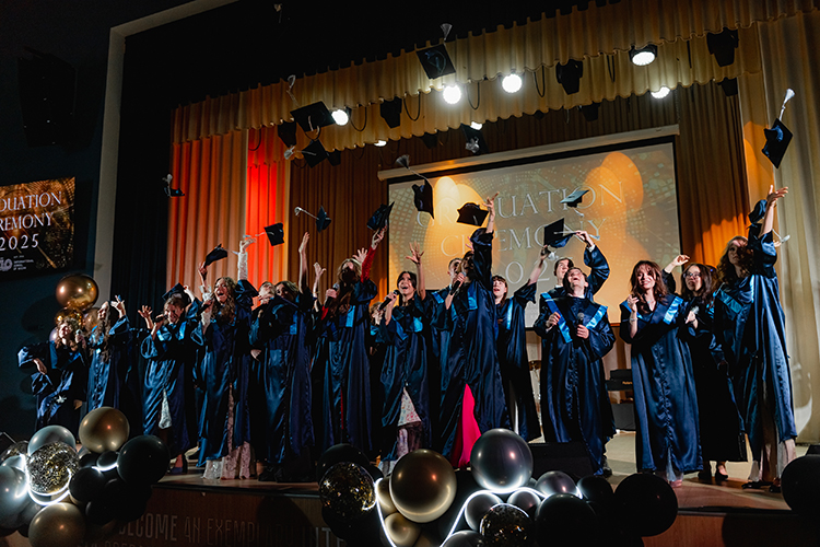 «Мы 11 лет готовили выпускников по всемирно признанной программе, и они поступали в зарубежные университеты именно на основе международного диплома»