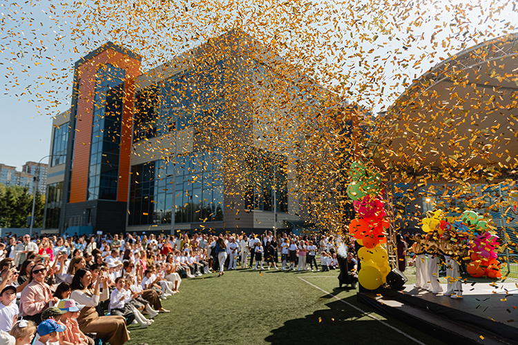 «Наши выпускники традиционно поступают как в ведущие российские, так и в зарубежные вузы»