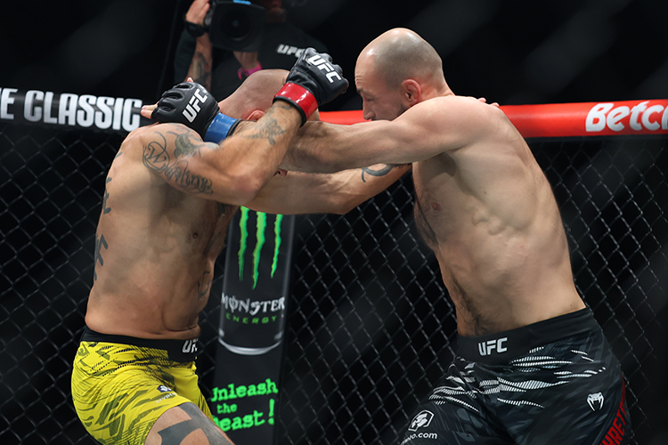 Последний поединок Фахретдинов провёл 6 сентября против шведа Андреаса Густафссона, нокаутировав его за 54 секунды