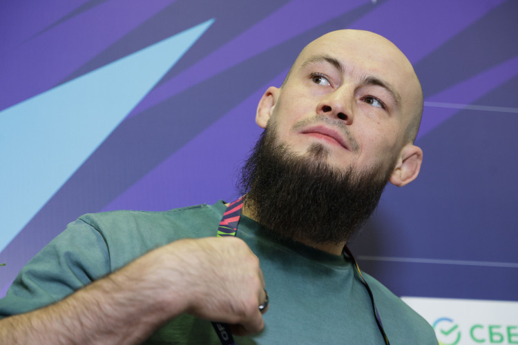 Здесь актуальна следующая формулировка: с Фахретдиновым не расстались, его не выгнали или что-то такое &mdash; просто не продлили с ним контракт