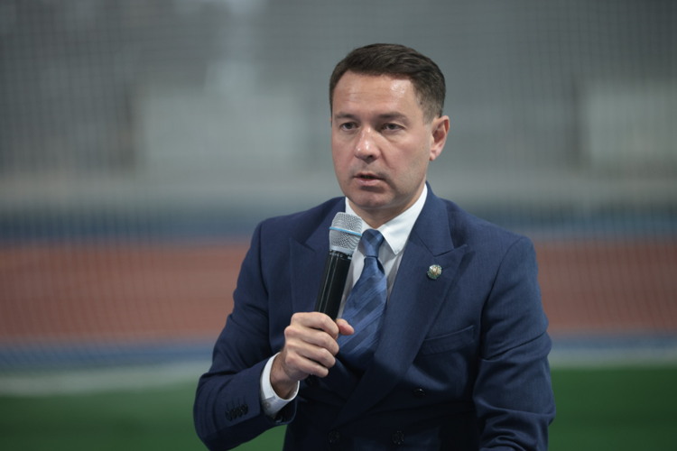 Владимир Леонов