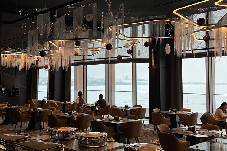 В новом отеле Millenium Panorama пока функционируют два ресторана