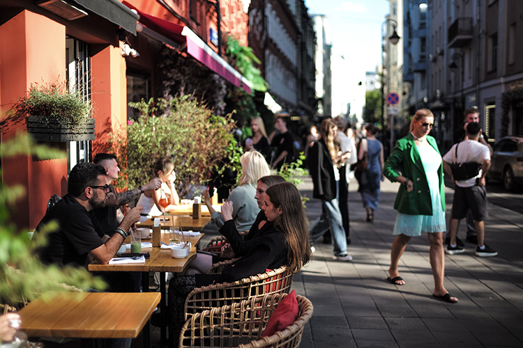 В Москве с начала года закрылось 2,1 тыс. точек общепита. Символичнее всего дела на Патриарших, где только с начала 2025-го прекратило работу несколько известных ресторанов. Дойдет ли волна закрытий до столицы Татарстана?