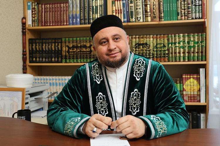 Рустам хазрат Хайруллин, «Гаиля»: «Наш девиз – быть полезной мечетью для общества»
