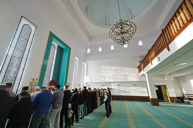 «Мы просим у Всевышнего Аллаха Его благодати, чтобы Он простил наши прегрешения, совершенные в прошлом году, и оберег от новых ошибок»