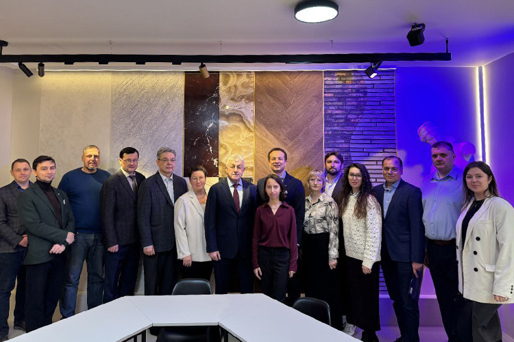 Дружная команда учёных университета и коллег-партнеров из фирмы PENTA HOUSE